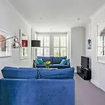 Elegant Shepherds Bush Home By Kensington Olympia By Underthedoormat