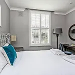 Elegant Shepherds Bush Home By Kensington Olympia By Underthedoormat