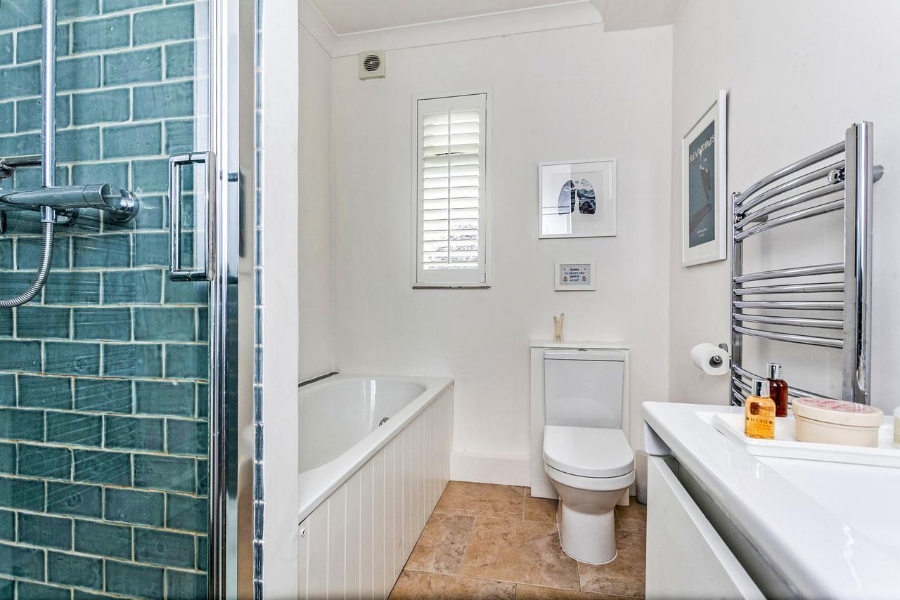 Elegant Shepherds Bush By Kensington Olympia By Underthedoormat *