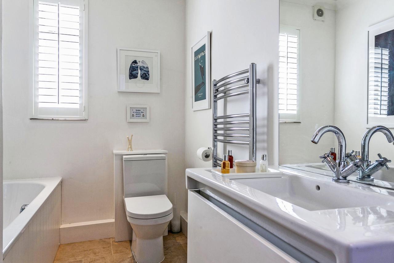 Elegant Shepherds Bush By Kensington Olympia By Underthedoormat *