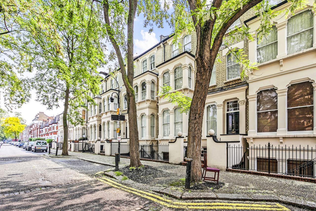 Elegant Shepherds Bush By Kensington Olympia By Underthedoormat *